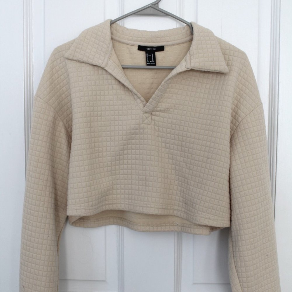 Forever 21 Cropped Quilted Crew Size Medium